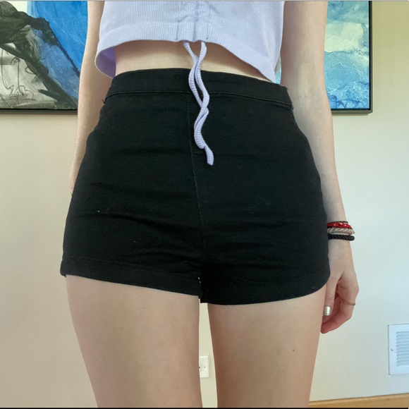 NastyGal Black High Wasted Shorts - Picture 4 of 4